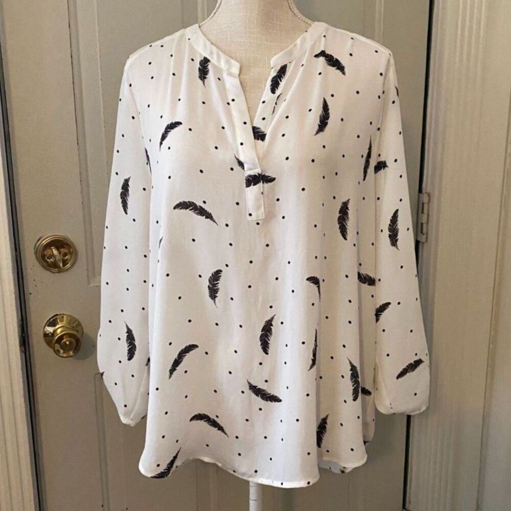 DR2 White With Feather Pattern Long Sleeve V-neck Top Size XL